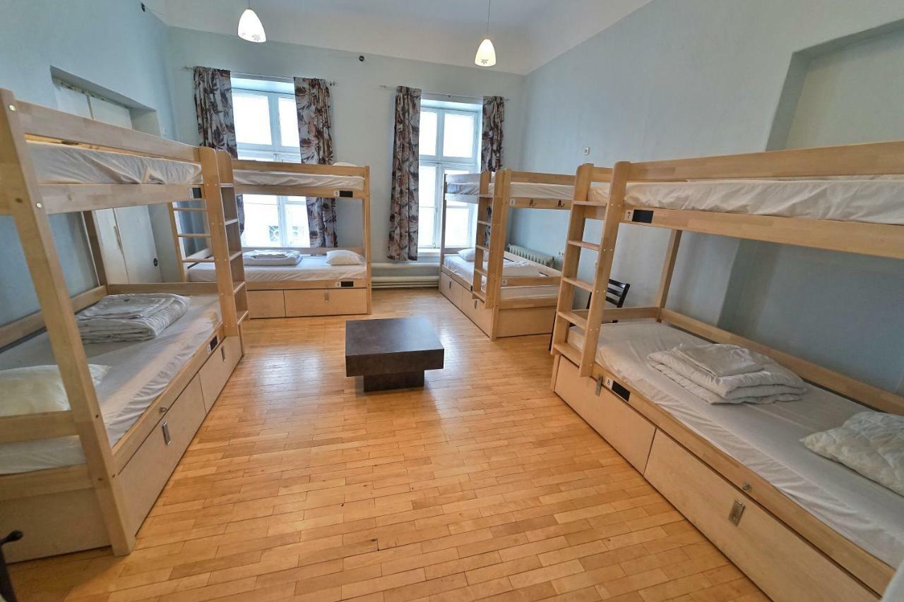 The Monks Bunk & Bar Albergue Talin